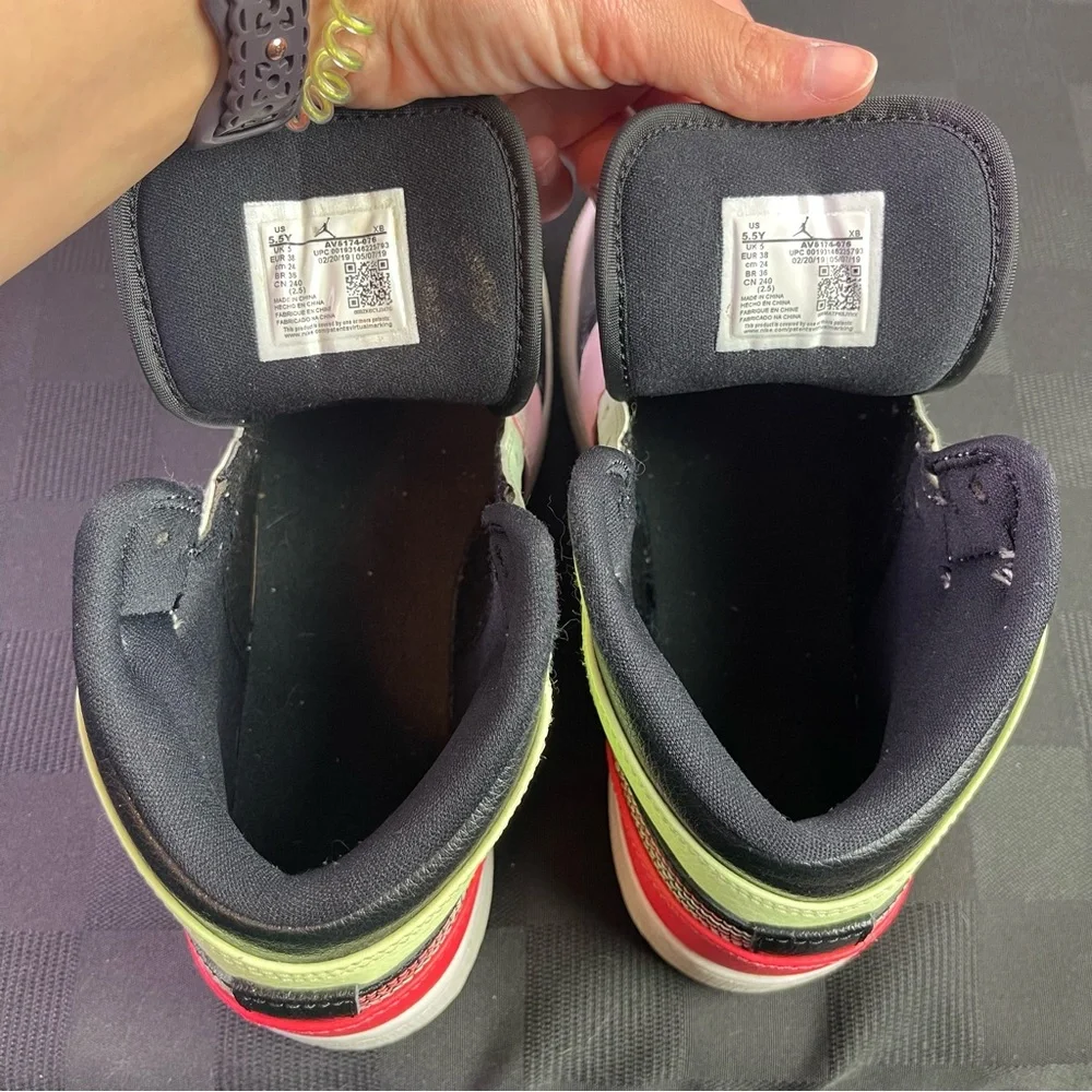 Nike Air Jordan 1 Mid Black Glow in the Dark Youth Size 5.5 - Picture 8 of 9